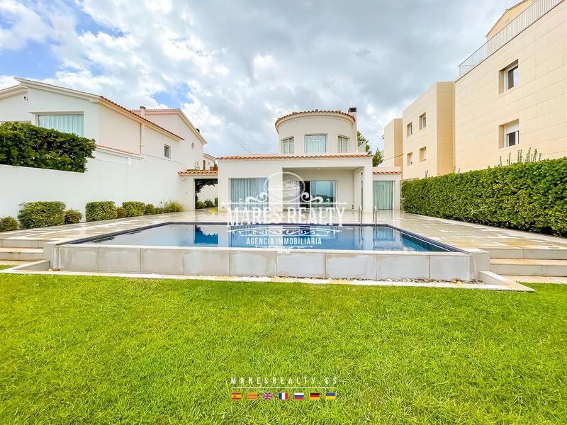 Foto a908995c-a6e2-4f3e-9939-be5bf1effe7d. Casa lujosa casa reformada en primera línea de mar en la costa brava en Escala (L´)