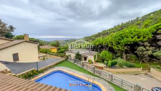 Casa a Serra Brava. Casa de 3 dormitorios con piscina y vistas al mar