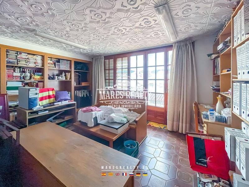 Foto 9c757660-d1ac-4866-a0d2-bf6c2d8baad0. Édifice dans Calella