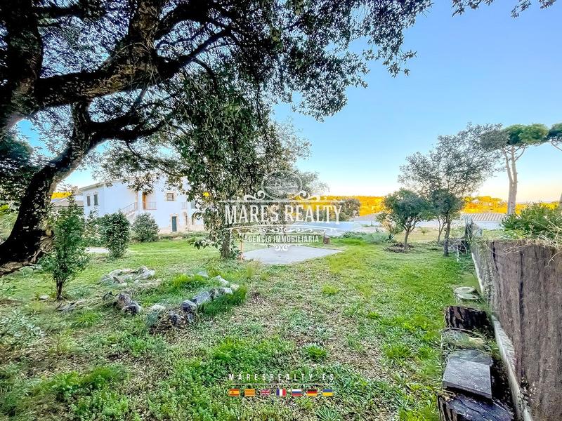 Foto ef517db0-d099-439f-bfcb-6f2c048c6fc0. Terreno residencial parcela con vistas al mar en la costa brava en Calonge