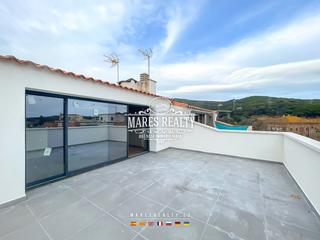 Casa adossada a Canet de Mar. Casa adosada en construcción con vistas al mar y montaña