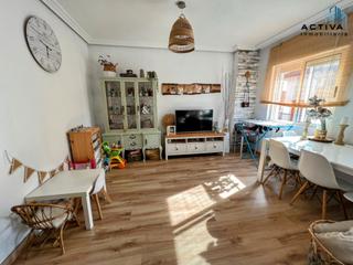 Pis  Calle arrabal arriba. Piso de 3 dormitorios y 1 baño totalmente reformado.
