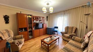 Piso  Calle de tirso de molina. Piso de 4 dormitorios, 1 baño y ascensor en pleno centro de la c