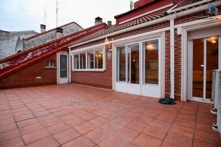 Dúplex  Calle mariano josé de larra. Ático dúplex de 4 dormitorios y 3 baños, con garaje y varios tra