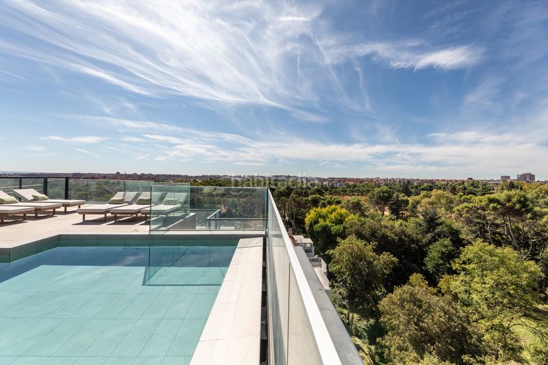 Foto cc81a571-9d63-4033-ba98-9e4efe7a7faa. Miete etagenwohnung in calle de juan ignacio luca de tena 28 in Madrid