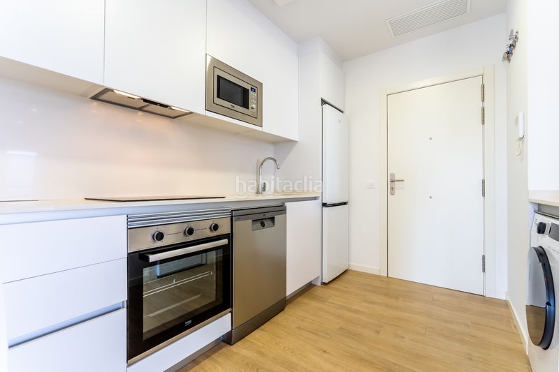 Foto f8ce3a38-2e46-47e9-850a-4d90e682fdd3. Miete etagenwohnung in calle de juan ignacio luca de tena 28 in Madrid