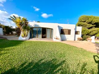 Xalet a Retamar. Venta de chalet con piscina privada y 1.300m2 de parcela