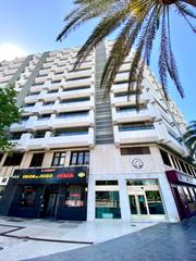 Office space in Calle canónigo molina alonso 2. Oficina de gran tamaño con 45 metros escriturados como vivienda
