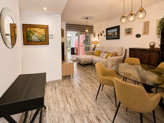 Ground floor  Calle petanca. Piso de 3 dormitorios, bajo con jardín y garaje para dos coches