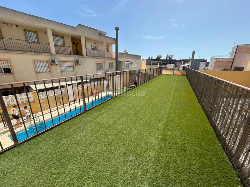 Foto e2a4269e-8c70-4e4f-8e56-766b32590f46. Dúplex amb piscina a Retamar Almería