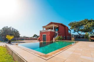 Chalet à Cala Blanca. Villa singular con vistas al campo muy próximo a ciutadella