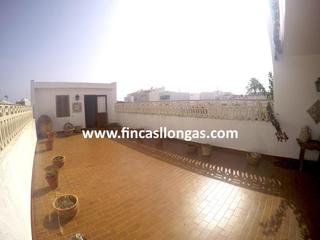 Haus in Ciutadella. Casa con local comercial en sa contramurada