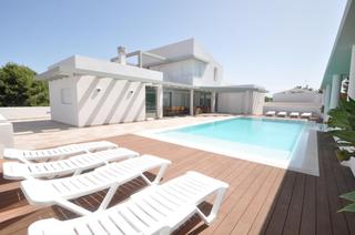 Chalet in Cala Blanca. Espectacular chalet de lujo con licencia turística en son gall
