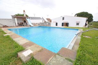 Masia a El Edén. Casa de campo con explotación en ciutadella