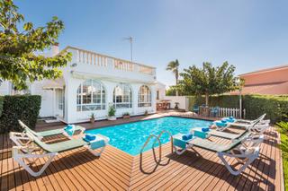 Chalet in Cala d´En Bosch-Serpentona. Chalet con licencia turística en cap d'artrutx
