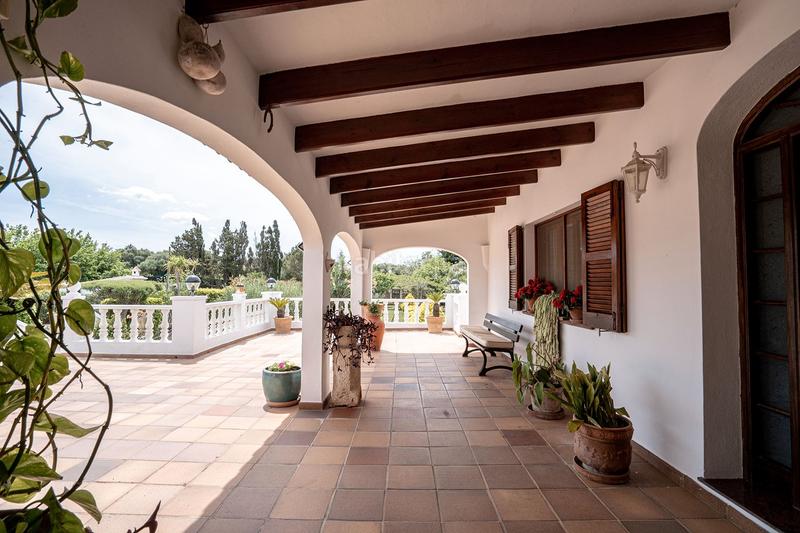 Foto a9b8161c-1329-4030-994f-f73bc775cc49. Chalet precioso chalet unifamiliar con muchas edificaciones anexas en Alaior