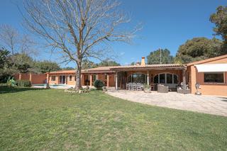 Chalet à Llucmaçanes. Chalet familiar con casa de invitados