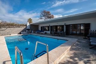 Xalet a Cala Blanca. Chalet con licencia turística en cala blanca