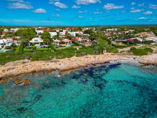 Chalet in Cala d´En Bosch-Serpentona. Chalet con vistas al mar y licencia turística en son xoriguer