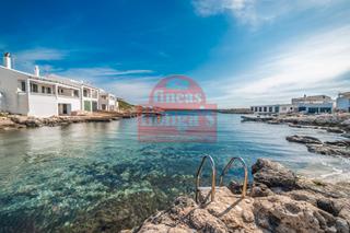 Casa adossada a Sant Lluís-S´Ullestrar-Torret. Coqueto apartamento con patio