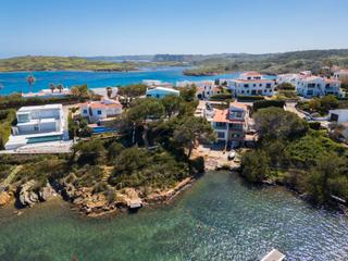 Chalet à Port d´Addaia. Irrepetible chalet pareado en primera línea de mar