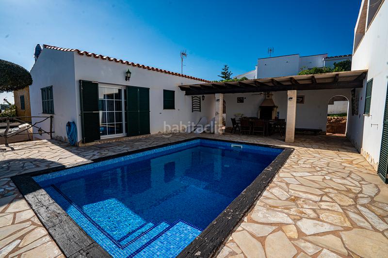 Foto 1a2a26c7-20c9-4b3d-89f9-e8b5b3817358. Chalet  unifamiliar doble con vistas al mar en Es Mercadal