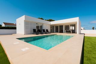 Chalet in Cala Blanca. Exclusiva!! chalet contemporáneo a 200 metros de la playa de cal