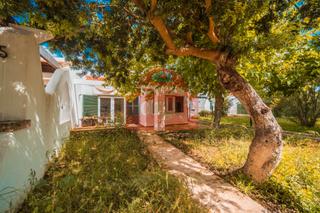 Chalet in Cala d´En Bosch-Serpentona. Exclusiva!! encantador adosado reformado a pocos minutos del mar
