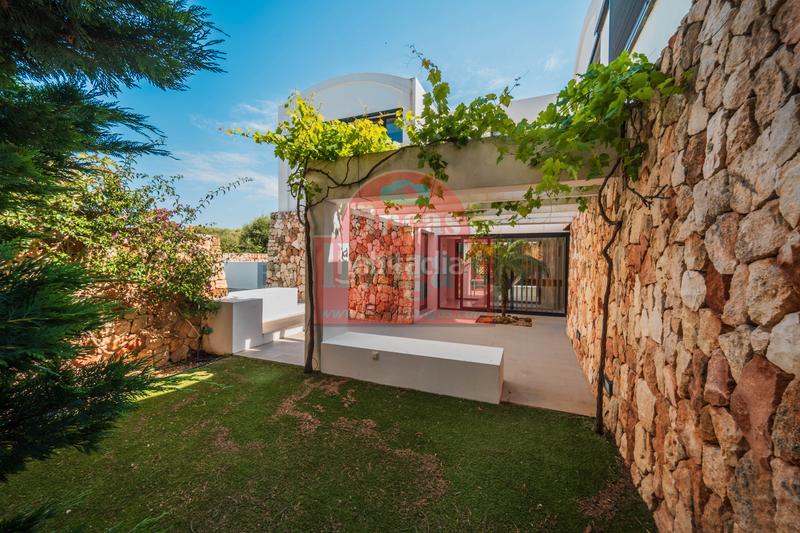 Foto 152cd8de-2116-4b7a-b1a2-72ea523068f5. Xalet amb xemeneia piscina a Cala Blanca Ciutadella de Menorca