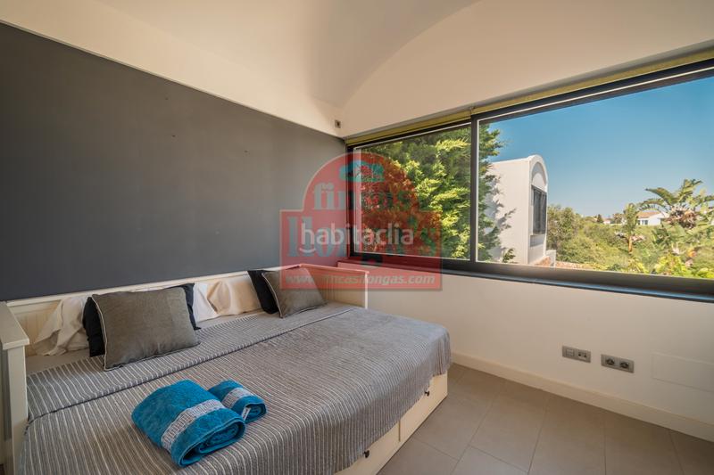 Foto 295d1b86-1b79-4197-a9e3-26e2ddf85ecf. Xalet amb xemeneia piscina a Cala Blanca Ciutadella de Menorca