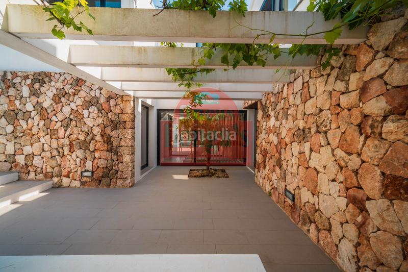 Foto 57c5b6cb-79e7-42b7-85f8-748fef5822b1. Xalet amb xemeneia piscina a Cala Blanca Ciutadella de Menorca