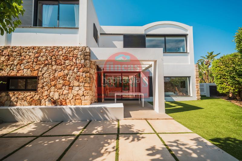 Foto 593f210c-91cd-4377-9d83-13deead8a25b. Xalet amb xemeneia piscina a Cala Blanca Ciutadella de Menorca