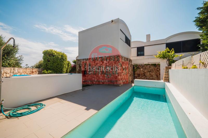 Foto 70c27f5f-7ed0-49c3-9a6a-05a0fe7df6fd. Xalet amb xemeneia piscina a Cala Blanca Ciutadella de Menorca