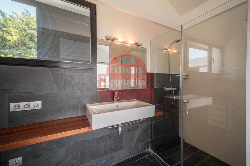 Foto 7ceee35b-64ad-4de2-931a-9691be52a099. Xalet amb xemeneia piscina a Cala Blanca Ciutadella de Menorca