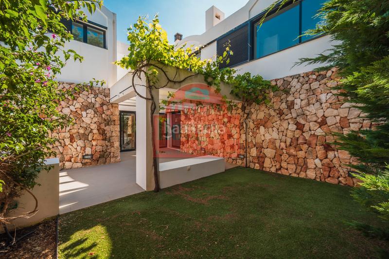 Foto 8eb02e96-6011-4f6b-836e-688d9c7a8461. Xalet amb xemeneia piscina a Cala Blanca Ciutadella de Menorca