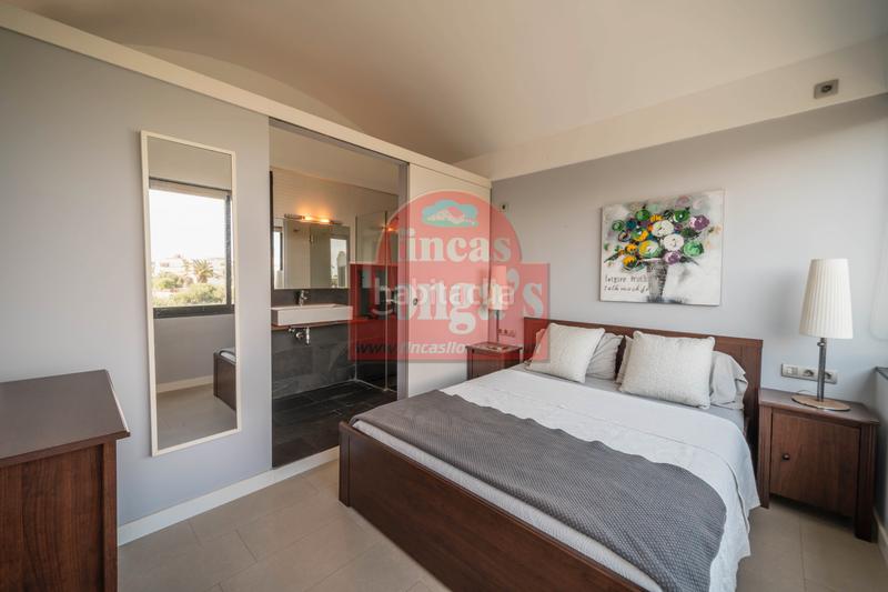 Foto ab072abf-b61e-4f70-8526-6a834e23ce12. Xalet amb xemeneia piscina a Cala Blanca Ciutadella de Menorca