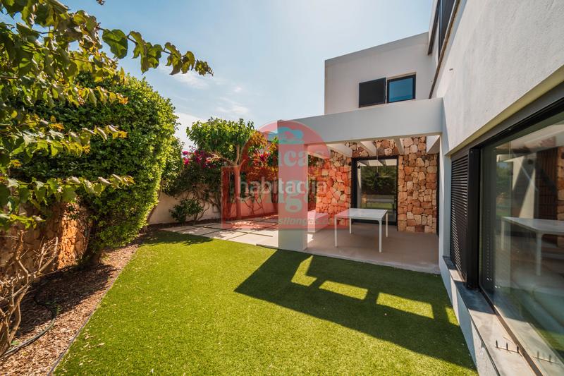 Foto aeff83ab-e7a1-4b3b-8665-dd484c675bb0. Xalet amb xemeneia piscina a Cala Blanca Ciutadella de Menorca