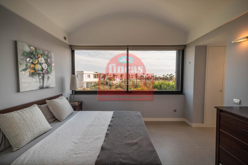 Foto bfc379f2-9648-4b73-a2c7-f839c66b5100. Xalet amb xemeneia piscina a Cala Blanca Ciutadella de Menorca