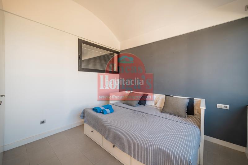 Foto fdb203eb-eda6-40b0-bc5c-c2495833eb51. Xalet amb xemeneia piscina a Cala Blanca Ciutadella de Menorca