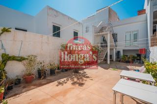 Casa a Ciutadella. Casa independiente con amplio patio, garaje y solrium en ciutad