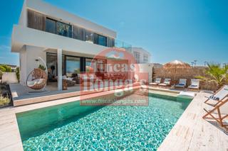 Chalet à Ciutadella. Chalet en primera línea de mar en cala’n blanes