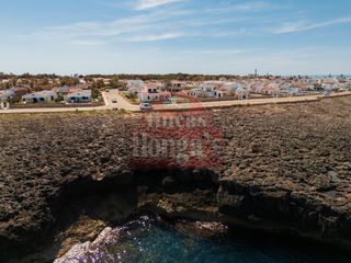 Chalet in Cala Blanca. Se vende en exclusiva! chalet de obra nueva con vistas al mar en