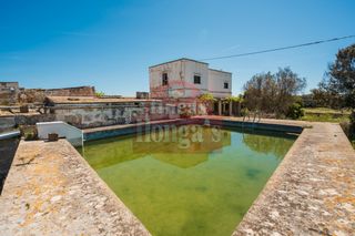 Masía en Ciutadella. Finca con casa de campo tradicional en zona de expansión del pol