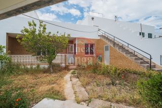 House in Ciutadella. Casa con jardín, garaje y derecho a vuelo en ciutadella