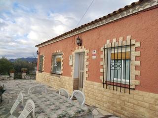 Xalet  Carretera de la estación. Chalet independiente con terreno y almacenes junto a la estación