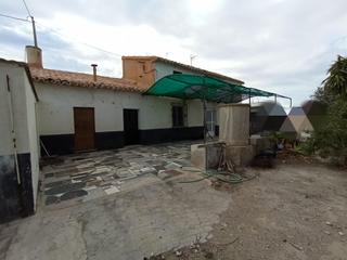 Mas à Torrecilla. Casa de campo con terreno junto a el esparragal y puerto lumbrer