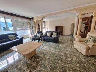 Appartement à Casco Antiguo. Amplio piso en el centro de águilas glorieta