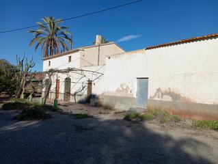Mas  Carretera de la piscina. Cortijo con terreno y almacenes junto a lorca y puerto lumbreras