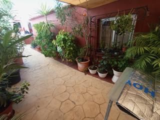 Terreny residencial  Avenida avenida del doctor salvador caballero garcía. Casa de pueblo con garaje y patio