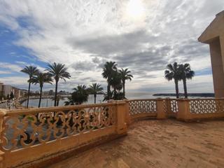 Casa a Casco Antiguo. Casa de dos plantas a reformar en primera linea de playa levante